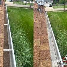 Gutter-Cleaning-In-Chesterfield-Missouri 0